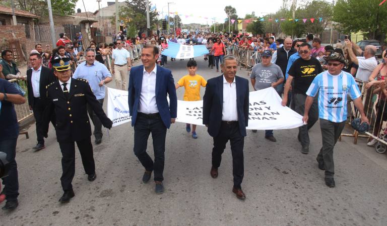 CON UN COLORIDO DESFILE, CERRARON LOS FESTEJOS POR LOS 114 AÑOS DE NEUQUÉN