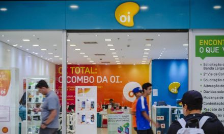 Telefónica se asocia con Slim y TIM en Brasil para comprar el negocio de móviles de Oi