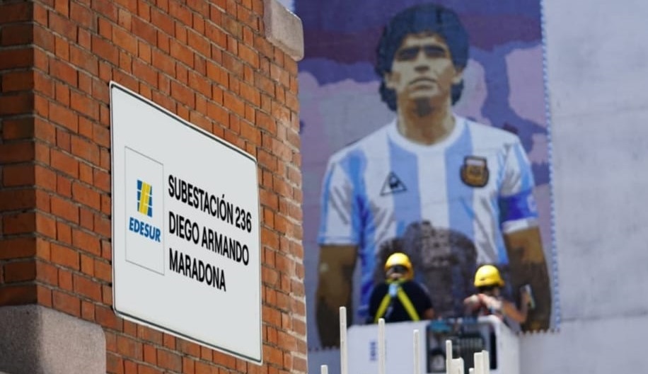 EDESUR RINDE HOMENAJE MARADONA CON UN MURAL EN UNA SUBESTACIÓN EN EL BARRIO DE LA BOCA