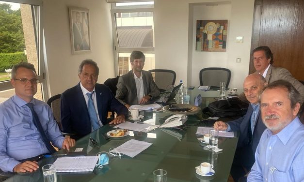 Scioli anunció la reanudación de los vuelos entre Aeroparque y Brasilia