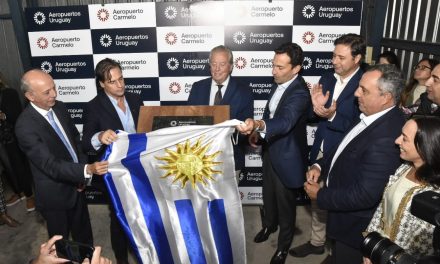 Aeropuertos Uruguay colocó la piedra fundacional del nuevo Aeropuerto Internacional de Carmelo