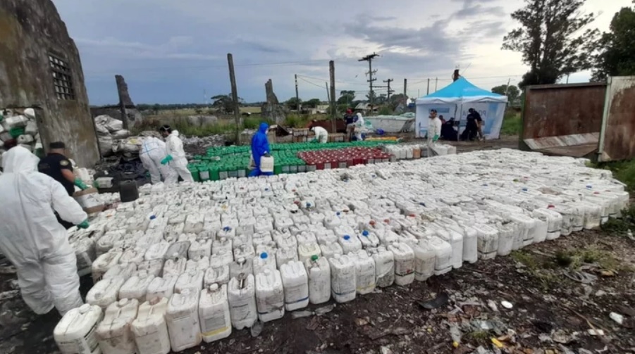 Descubren una planta de reciclaje ilegal de plásticos de envases de agroquímicos