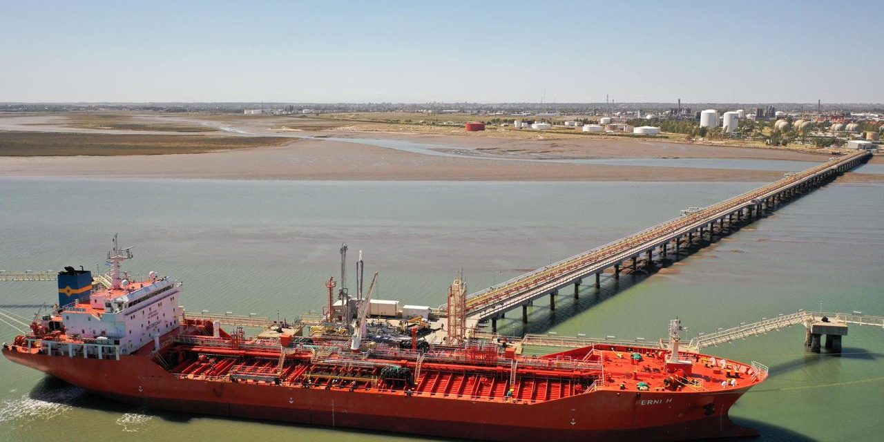 Proyecto para reactivar oleoducto a la refinería Bahía Blanca para exportar petróleo de Vaca Muerta