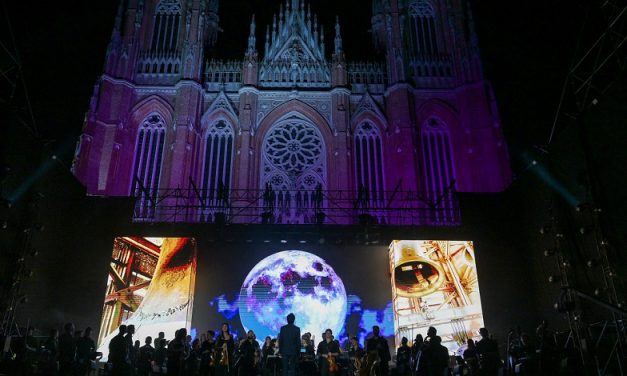 Ante una multitud, la Catedral platense recuperó su esplendor con un espectáculo sinfónico