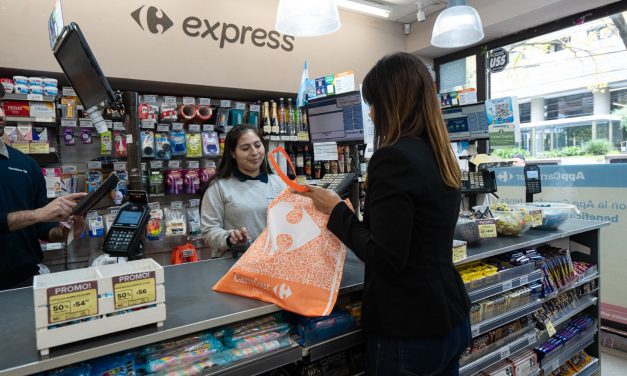 Carrefour compró una cadena de supermercados del interior mientras negocia su salida de la Argentina