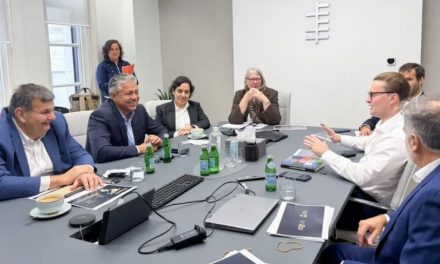 Neuquén mejoró su calificación crediticia y presentó su potencial ante inversores internacionales en Londres