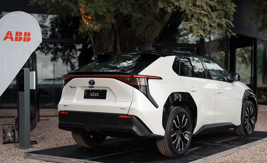 Toyota Argentina eligió a ABB como partner tecnológico para la carga de sus vehículos electrificados